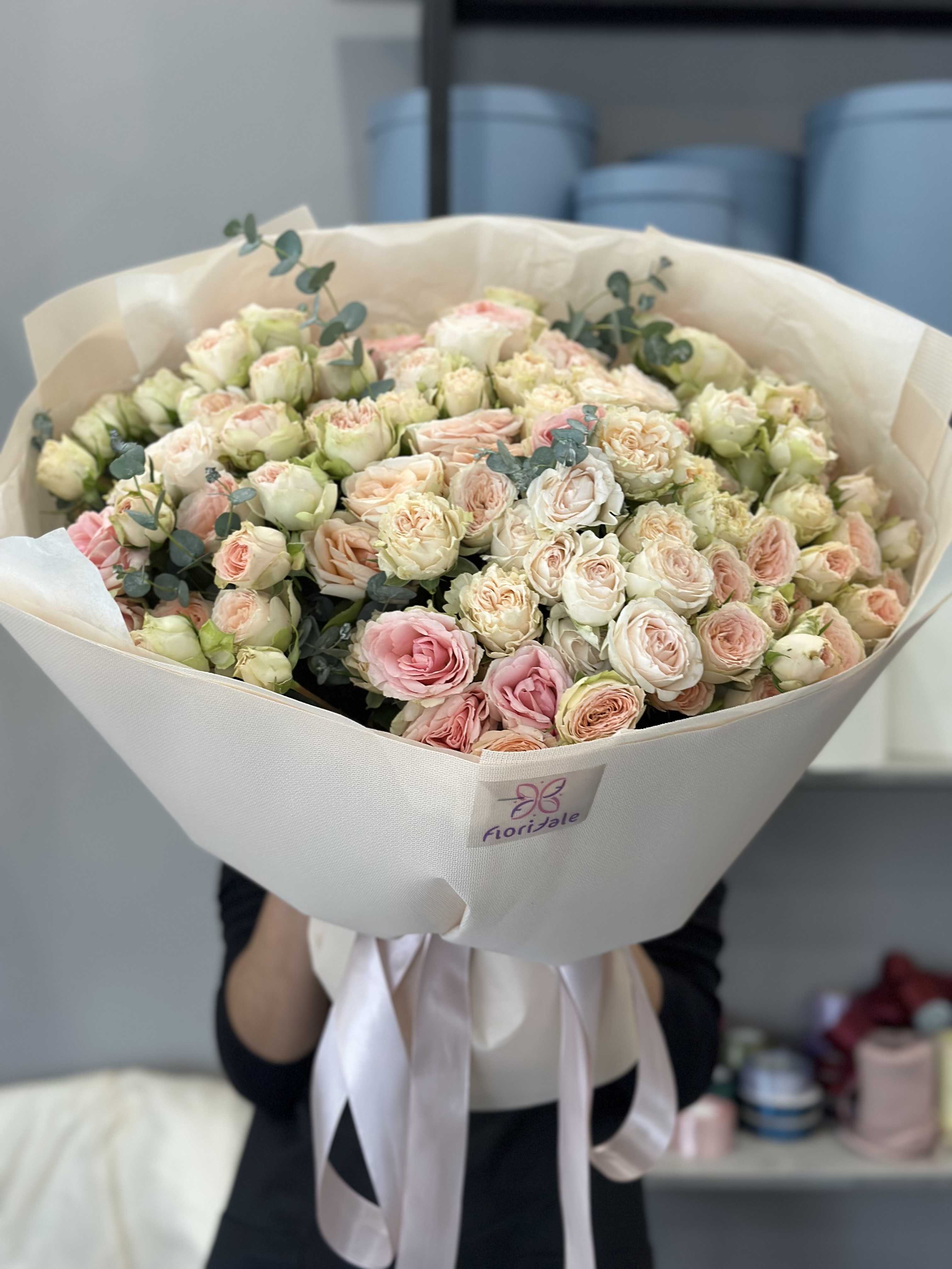 Букет кустовых роз Этуаль: загадочное желание buket-kustovyh-roz-etualy:-zagadochnoe-zhelanie